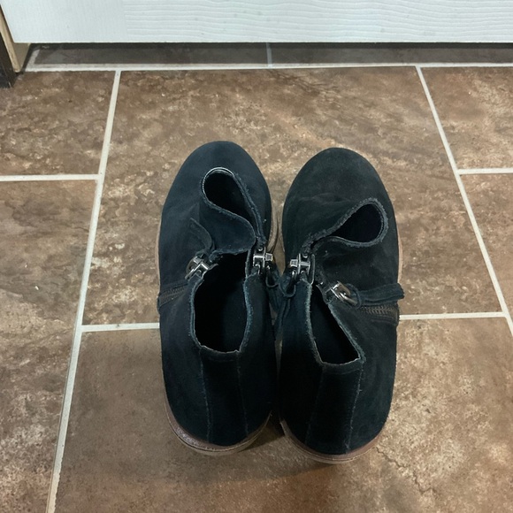 Gianni Bini Suede Black Zipper Ankle Booties Size 8 - Picture 3 of 5